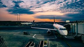 VIDEO Haos pe aeroporturile din Marea Britanie! Sute de zboruri au avut întârzieri masive